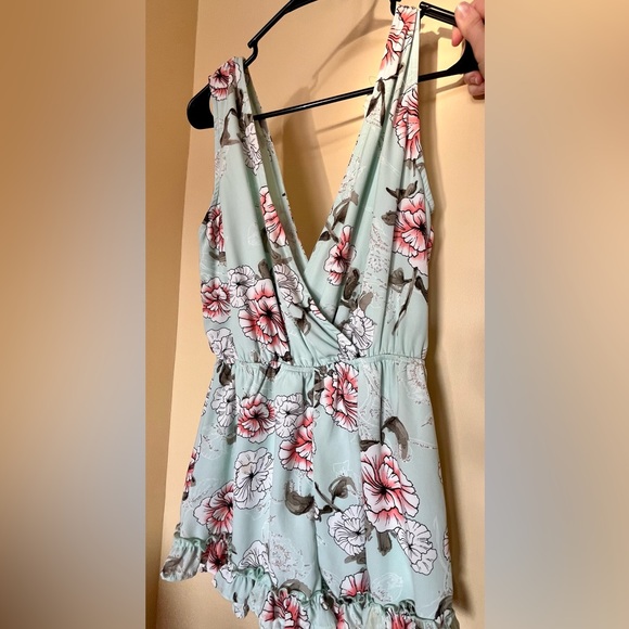 Size Small Floral Romper - Picture 1 of 2